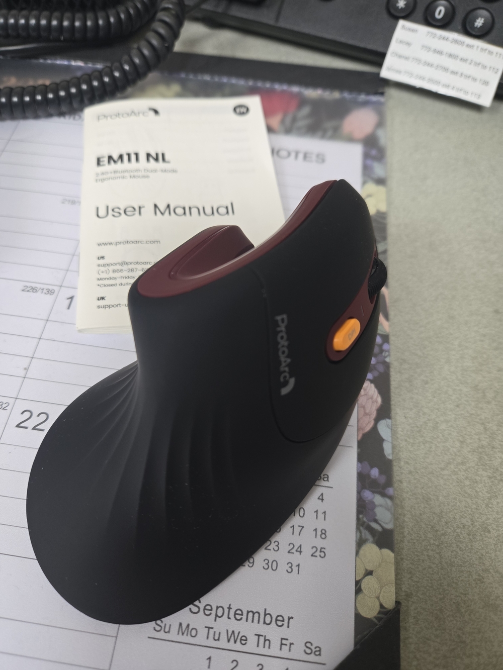 EM11 NL Ergonomic Vertical Mouse — Wine Red